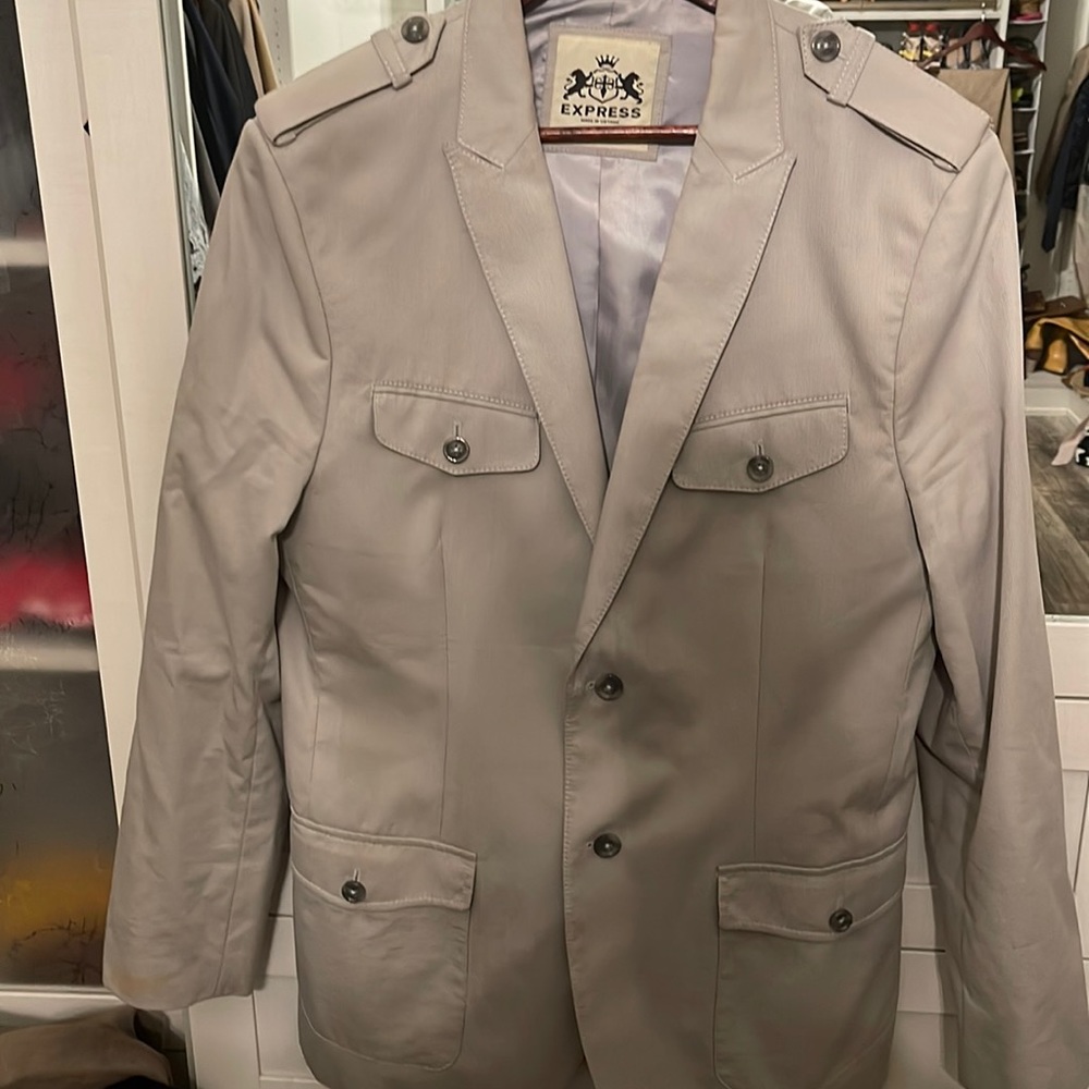 Mens khaki blazer. Marks on sleeve. Price reflective of marks. Pictured